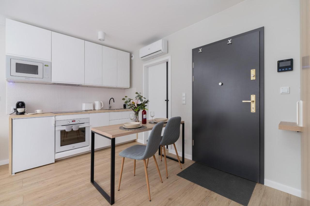 City Studio With Ac Czarnowiejska By Renters Cracovia Exterior foto