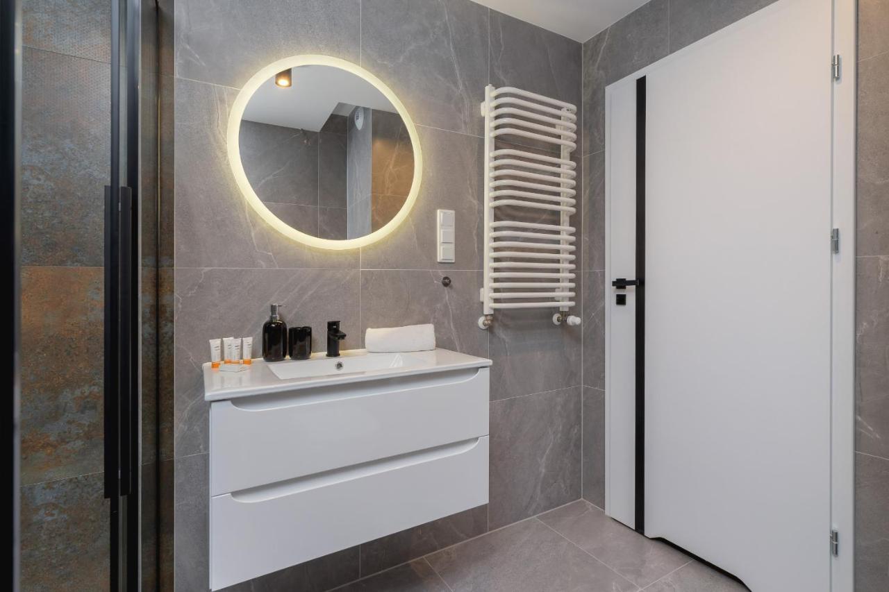 City Studio With Ac Czarnowiejska By Renters Cracovia Exterior foto