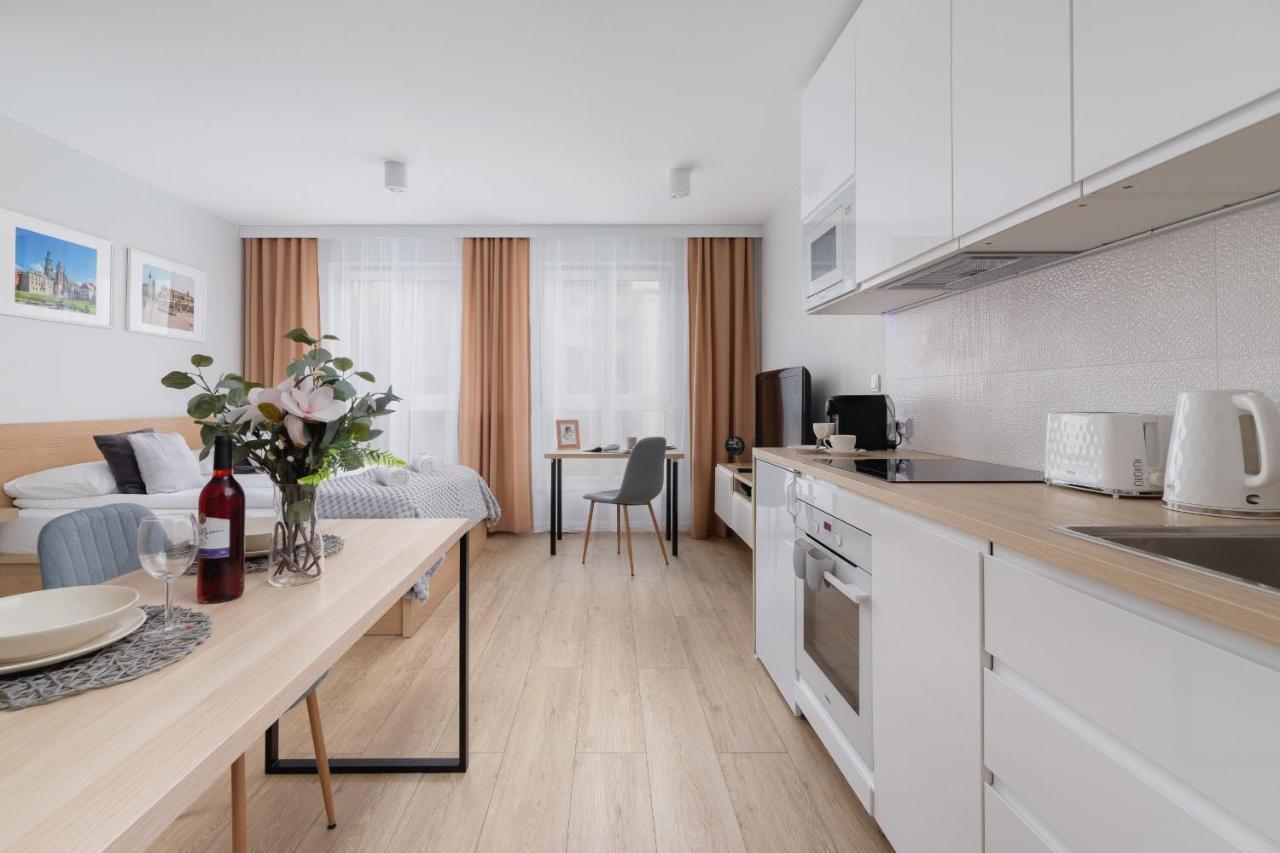 City Studio With Ac Czarnowiejska By Renters Cracovia Exterior foto