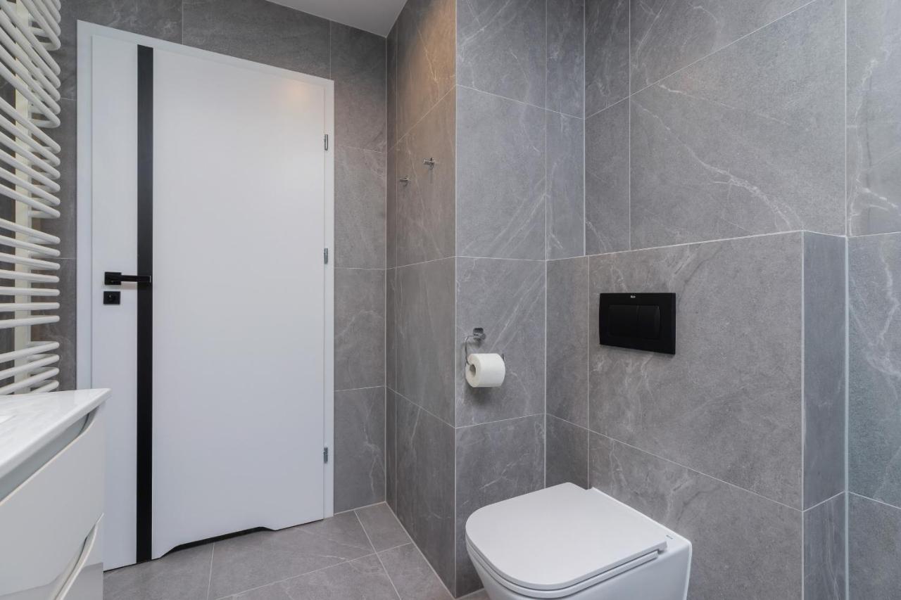 City Studio With Ac Czarnowiejska By Renters Cracovia Exterior foto