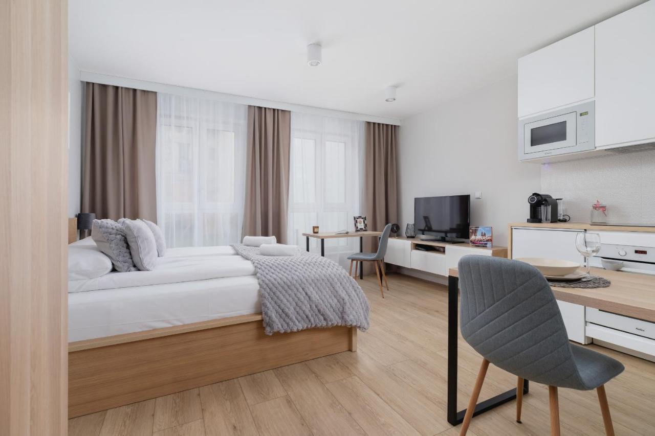City Studio With Ac Czarnowiejska By Renters Cracovia Exterior foto