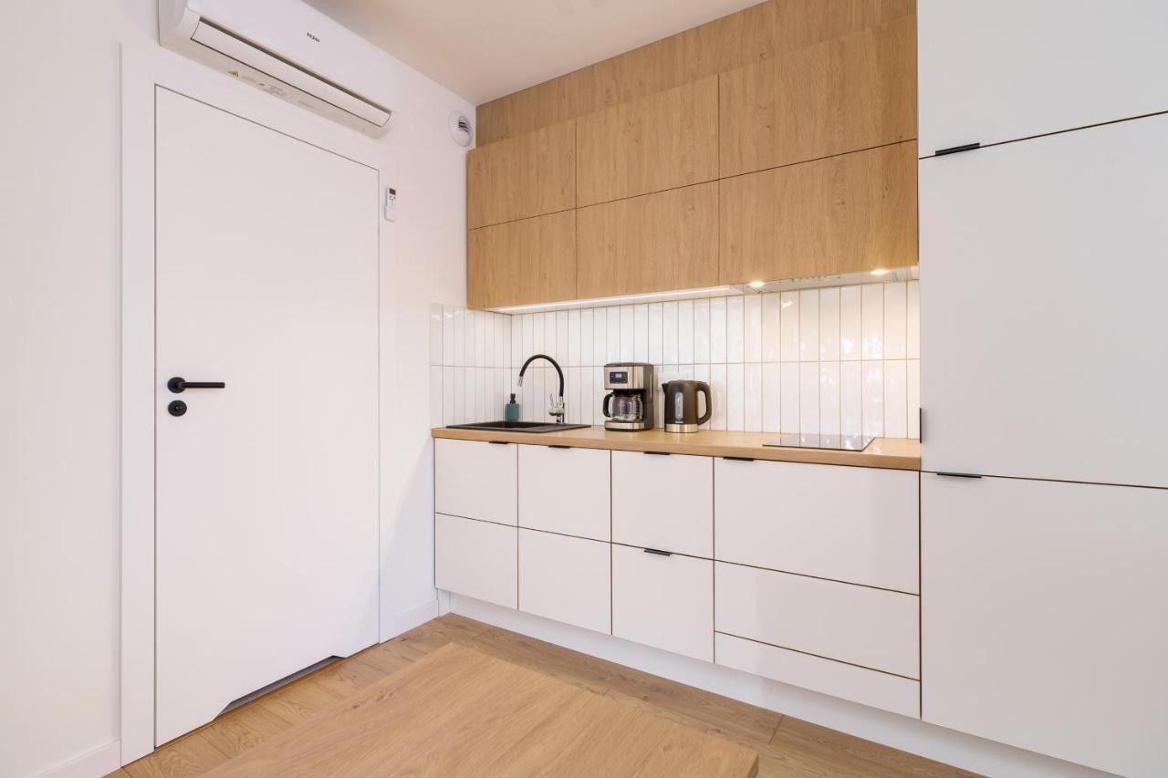 City Studio With Ac Czarnowiejska By Renters Cracovia Exterior foto