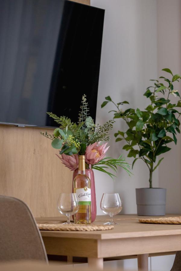 City Studio With Ac Czarnowiejska By Renters Cracovia Exterior foto