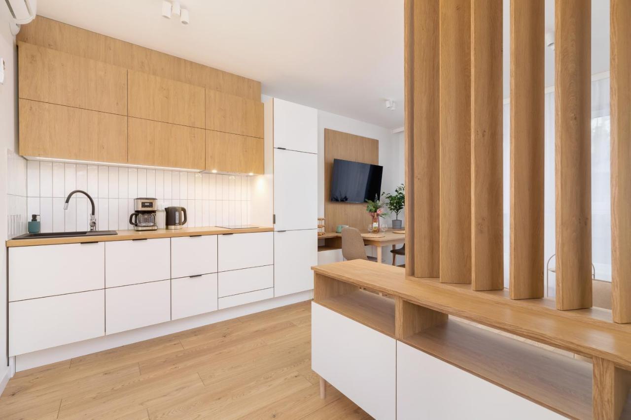City Studio With Ac Czarnowiejska By Renters Cracovia Exterior foto
