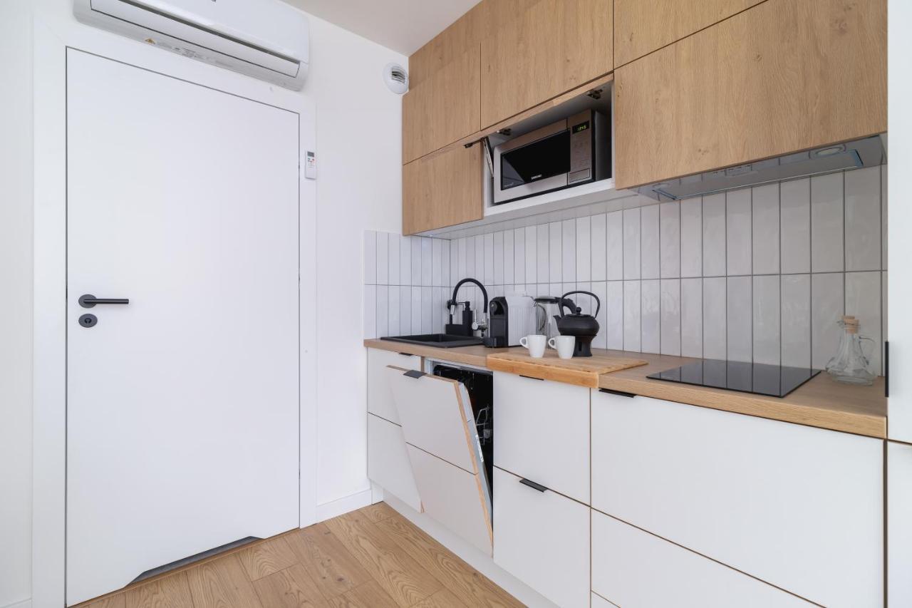 City Studio With Ac Czarnowiejska By Renters Cracovia Exterior foto