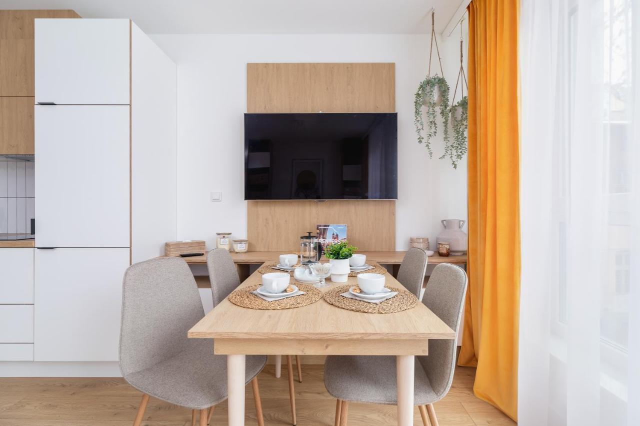 City Studio With Ac Czarnowiejska By Renters Cracovia Exterior foto
