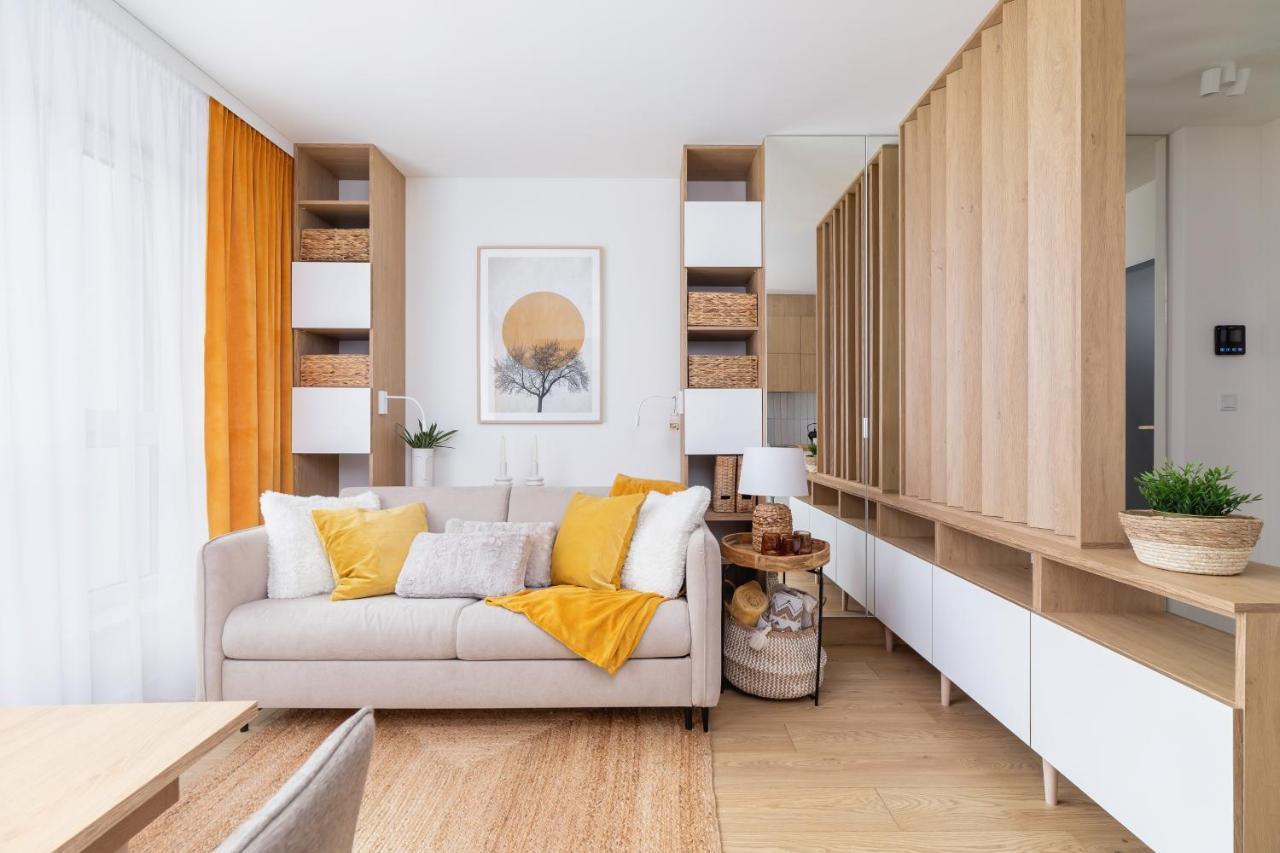 City Studio With Ac Czarnowiejska By Renters Cracovia Exterior foto