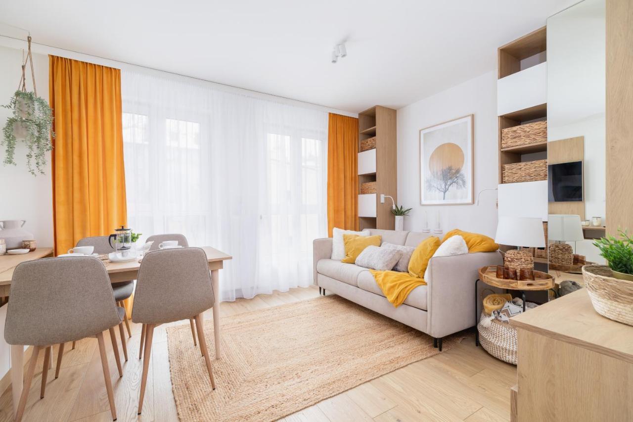 City Studio With Ac Czarnowiejska By Renters Cracovia Exterior foto