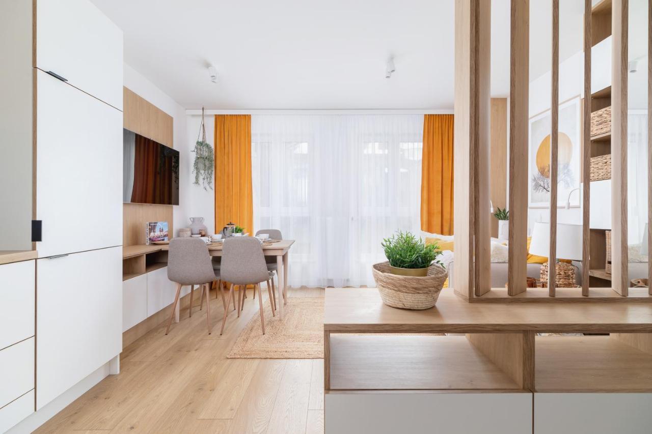 City Studio With Ac Czarnowiejska By Renters Cracovia Exterior foto
