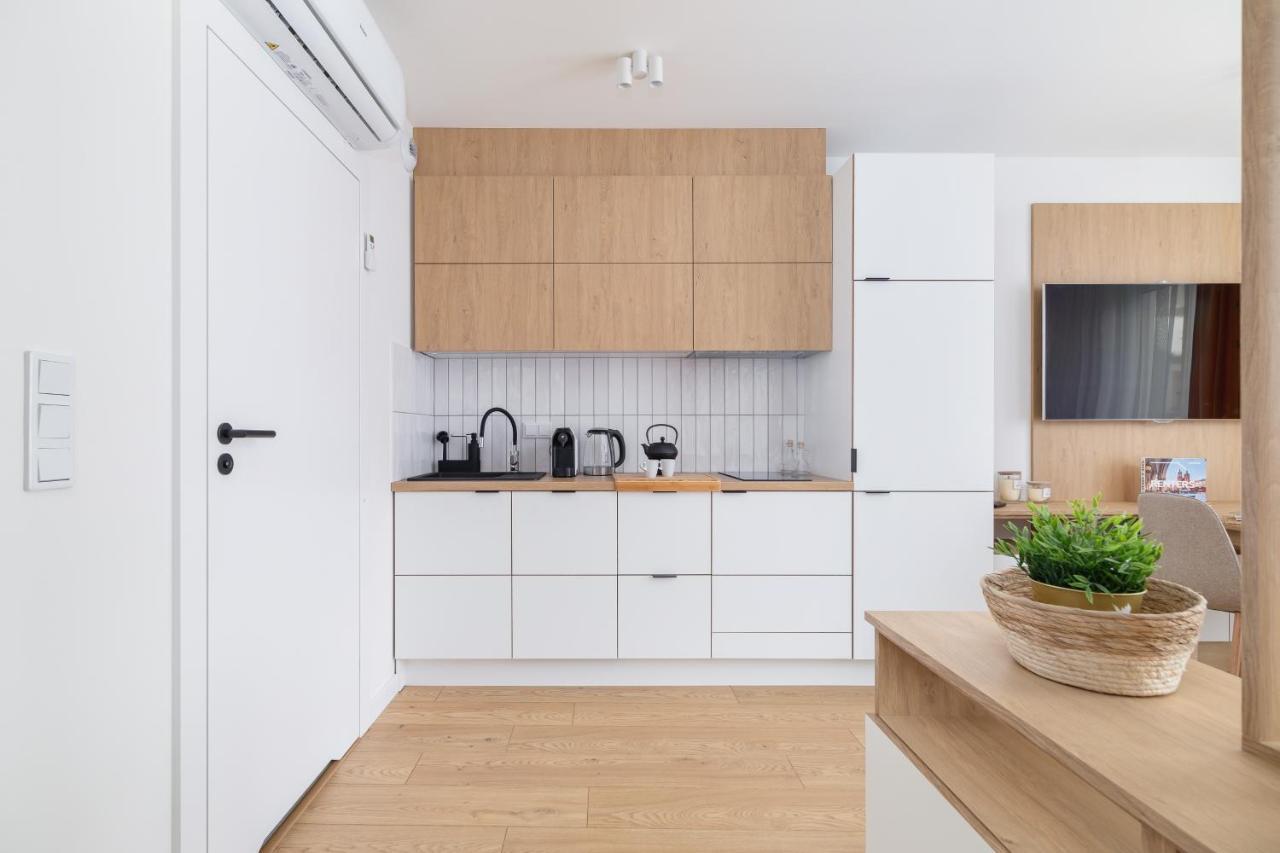 City Studio With Ac Czarnowiejska By Renters Cracovia Exterior foto