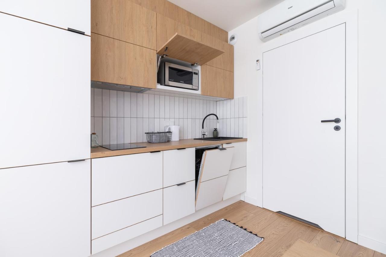 City Studio With Ac Czarnowiejska By Renters Cracovia Exterior foto